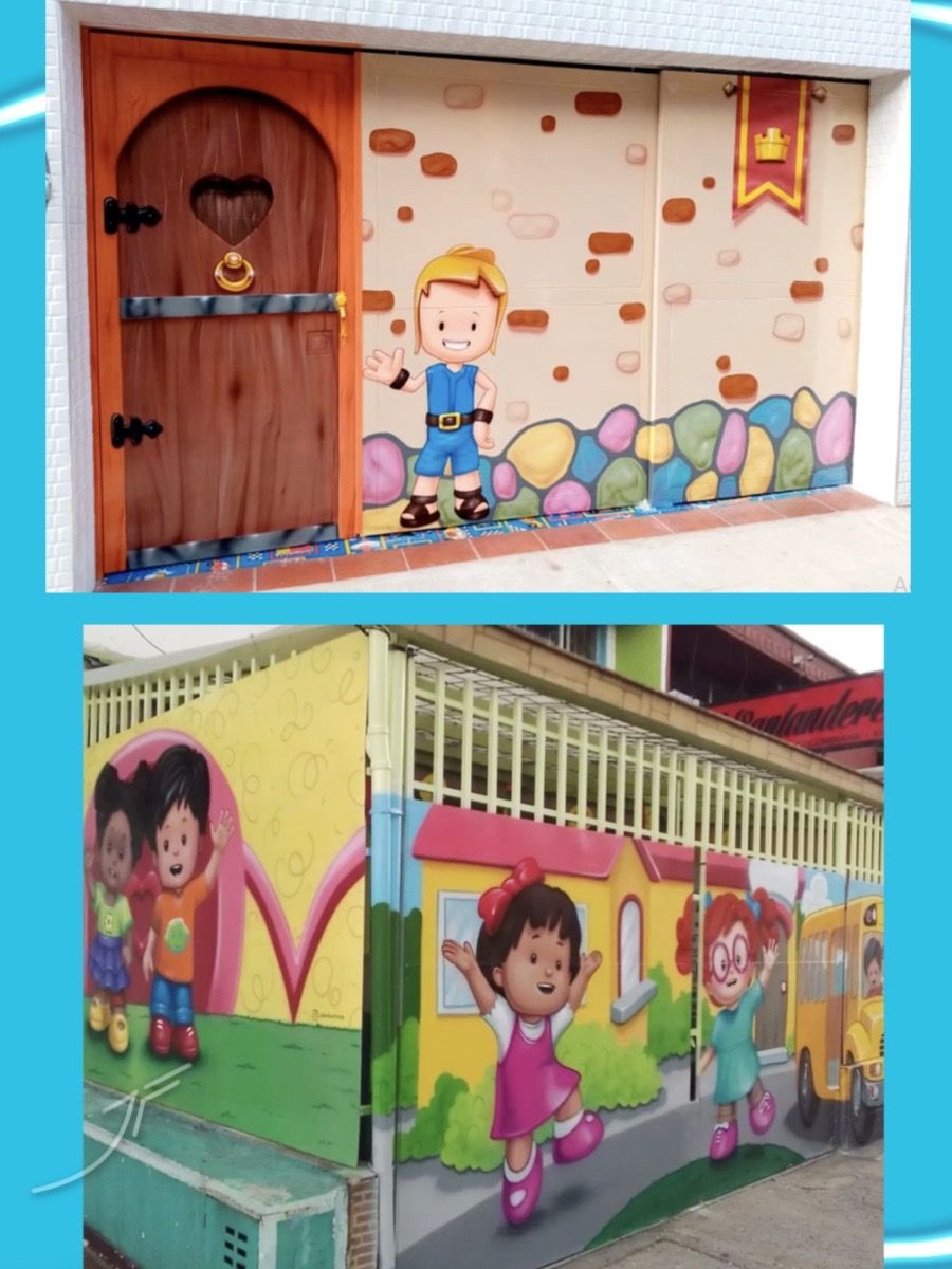Fachada de una puerta de castillo con un caballero y muro exterior con niños, una casa y un bus escolar
